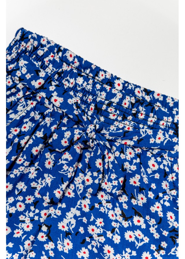 Παιδικό υφασμάτινο σορτσάκι με λευκά λουλούδια σε μπλέ χρώμα