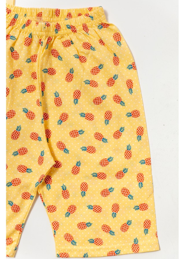 Παιδική βαμβακερή κοντομάνικη πιτζάμα με βερμούδα pineapple σε κίτρινο χρώμα
