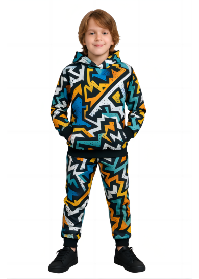 Παιδική φόρμα για αγόρι με πολύχρωμα σχήματα