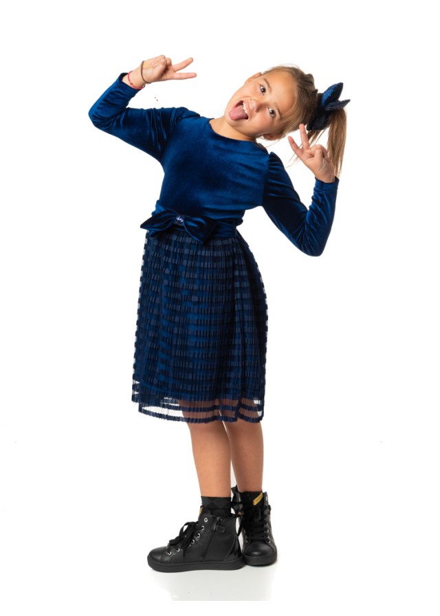 Παιδικό βελούδινο πλισέ φόρεμα Serafino με ζώνη φιογκάκι στην μέση σε μπλέ χρώμα